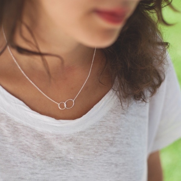 💥3/$28 New Minimalist Interlocked Infinity Circle Pendant Necklace Dainty - Picture 3 of 14